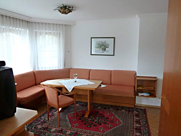 Wohn- und Essbereich der Ferienwohnung des 40m² Appartements